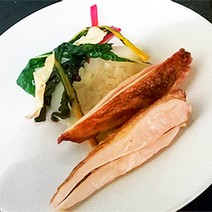 Gebratenes Perlhuhn an Saisongemüse und Chablis Grand Cru Bougros