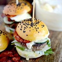 Burger mit Soumaintrain und Petit Chablis