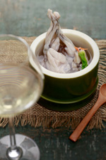 Gebratene Froschschenkel mit Chilisauce - Chablis-Weine