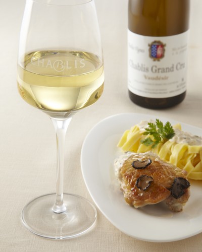 Sahniges Geflügelfrikassee und Chablis Grand Cru Vaudésir