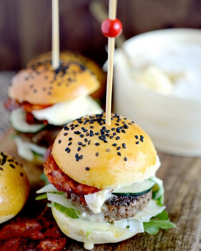 Burger mit Soumaintrain und Petit Chablis