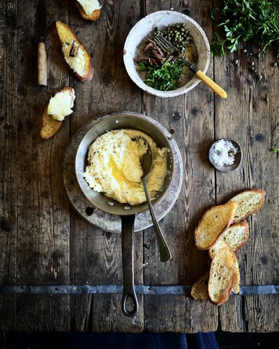 Stockfischpüree mit Sardellen-Kapern-Salsa und Petit Chablis