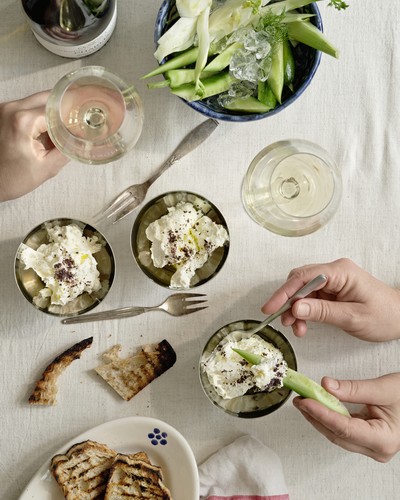 Ziegenkäsecreme mit Sumach und knackigem Gemüse und Chablis