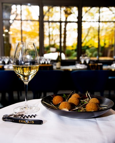 Schnecken-Cromesquis mit Petersilienbutter und Chablis Premier Cru